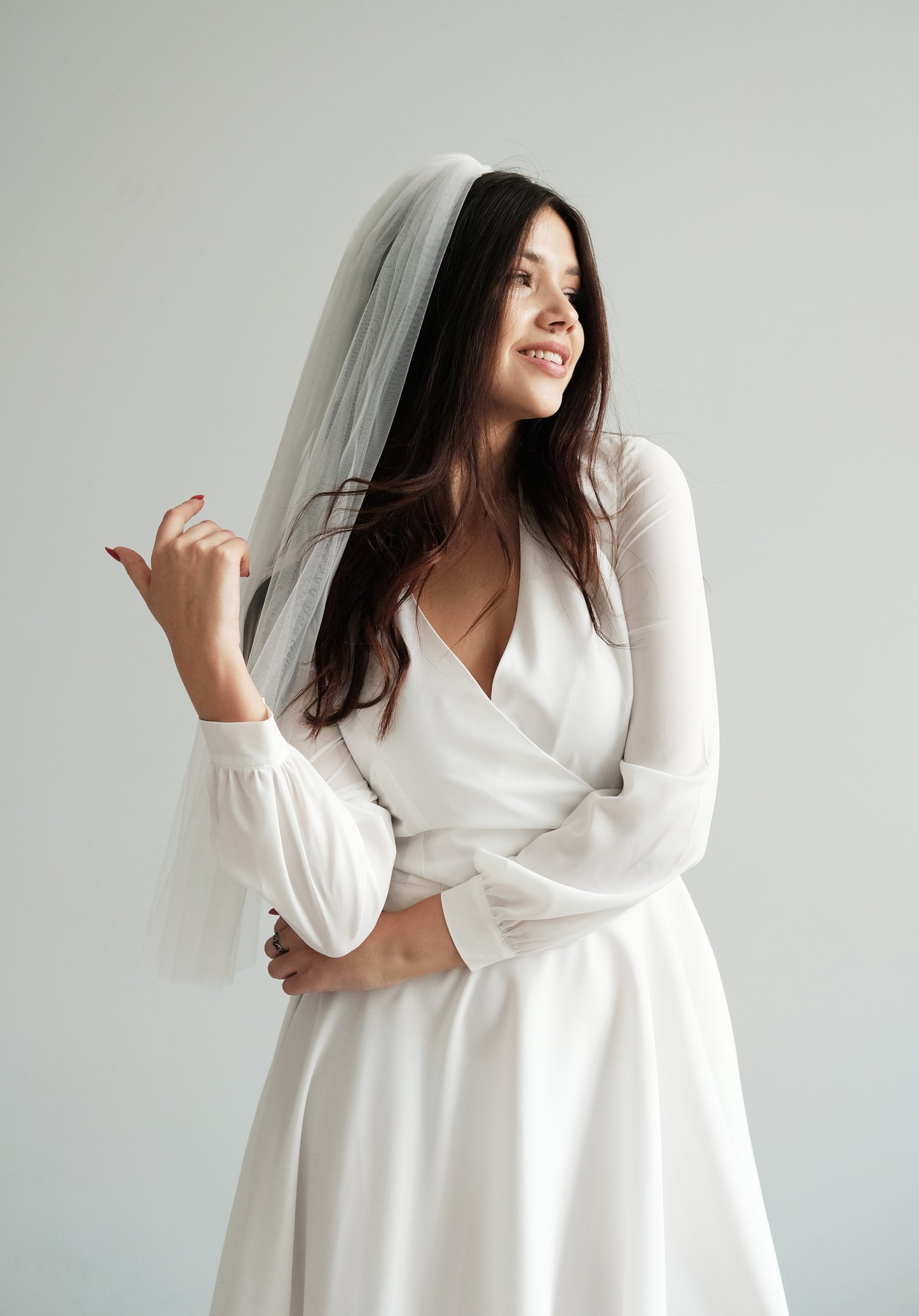 Elbow length veil