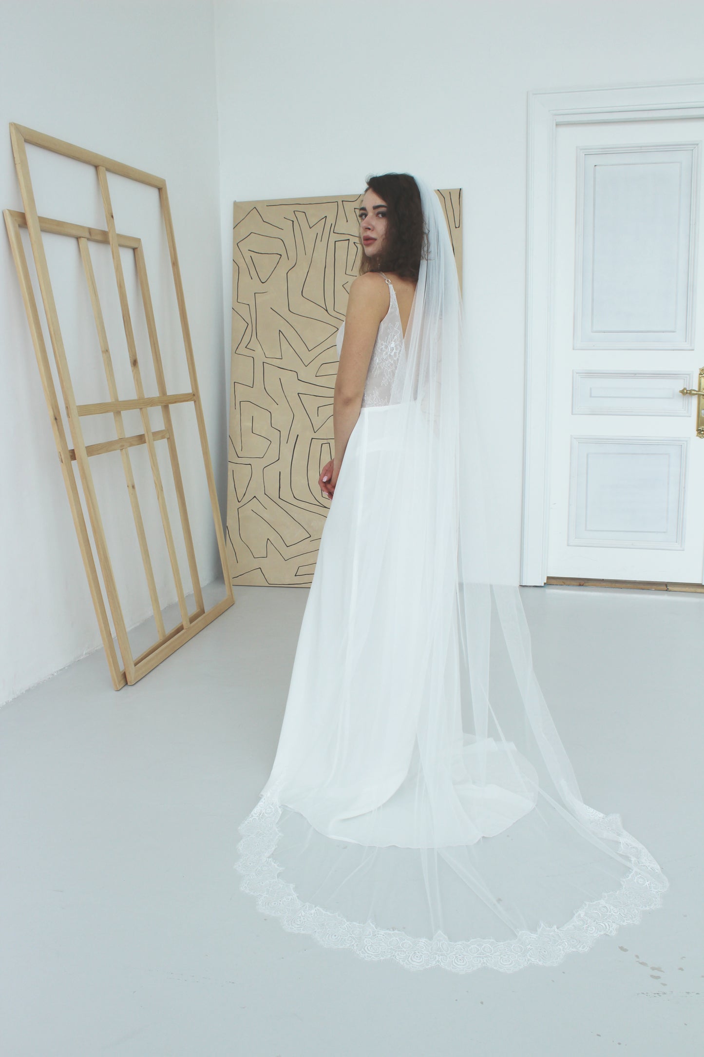 Long wedding veil with lace trim