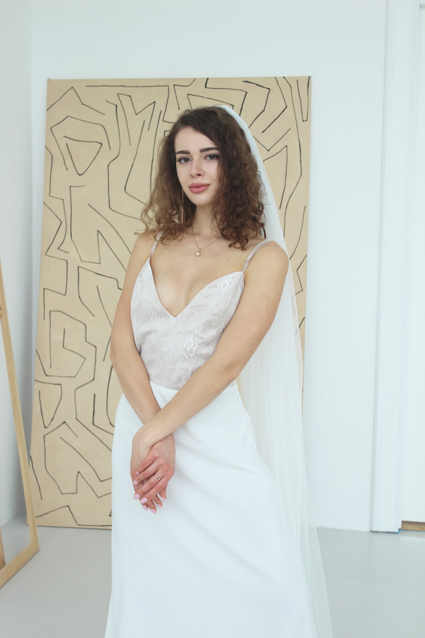 Long wedding veil with lace trim