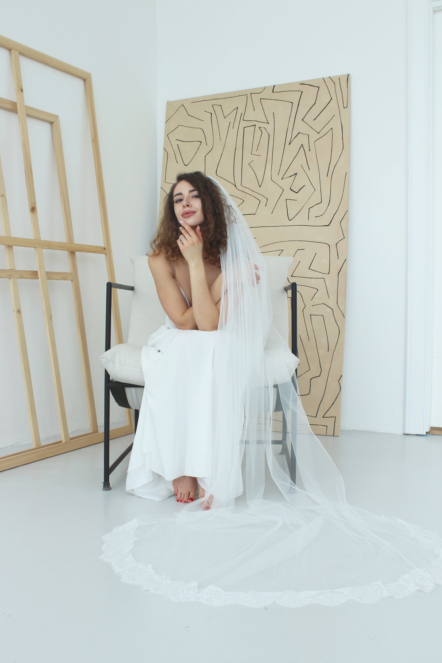 Long wedding veil with lace trim
