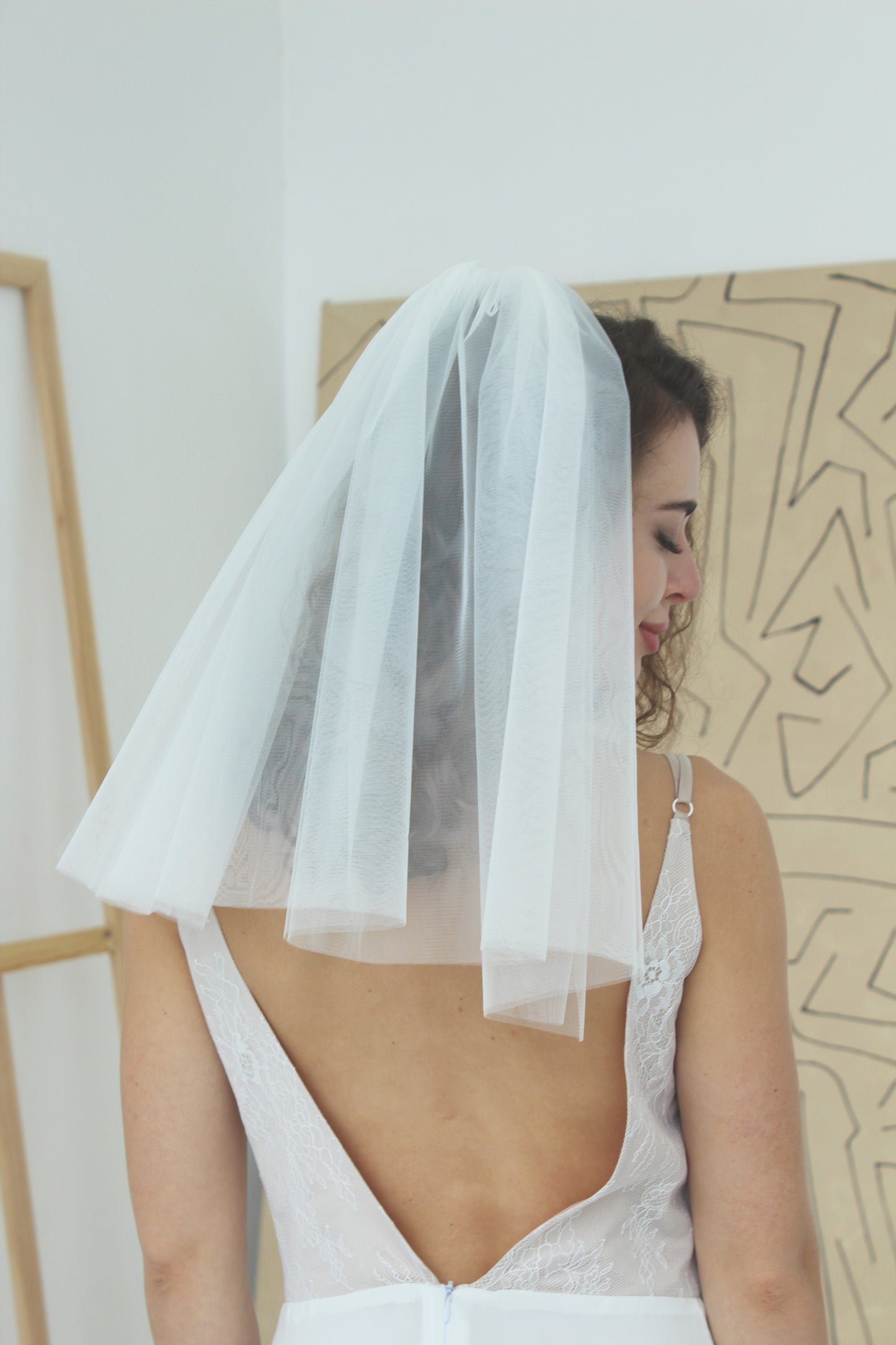 Shoulder length veil