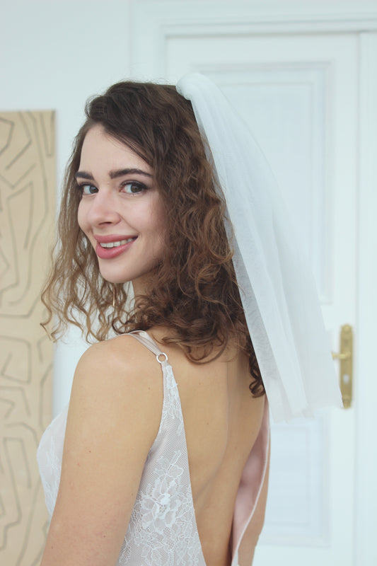 Shoulder length veil