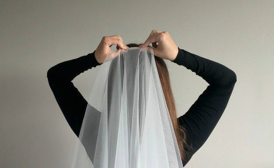 How to secure a wedding veil