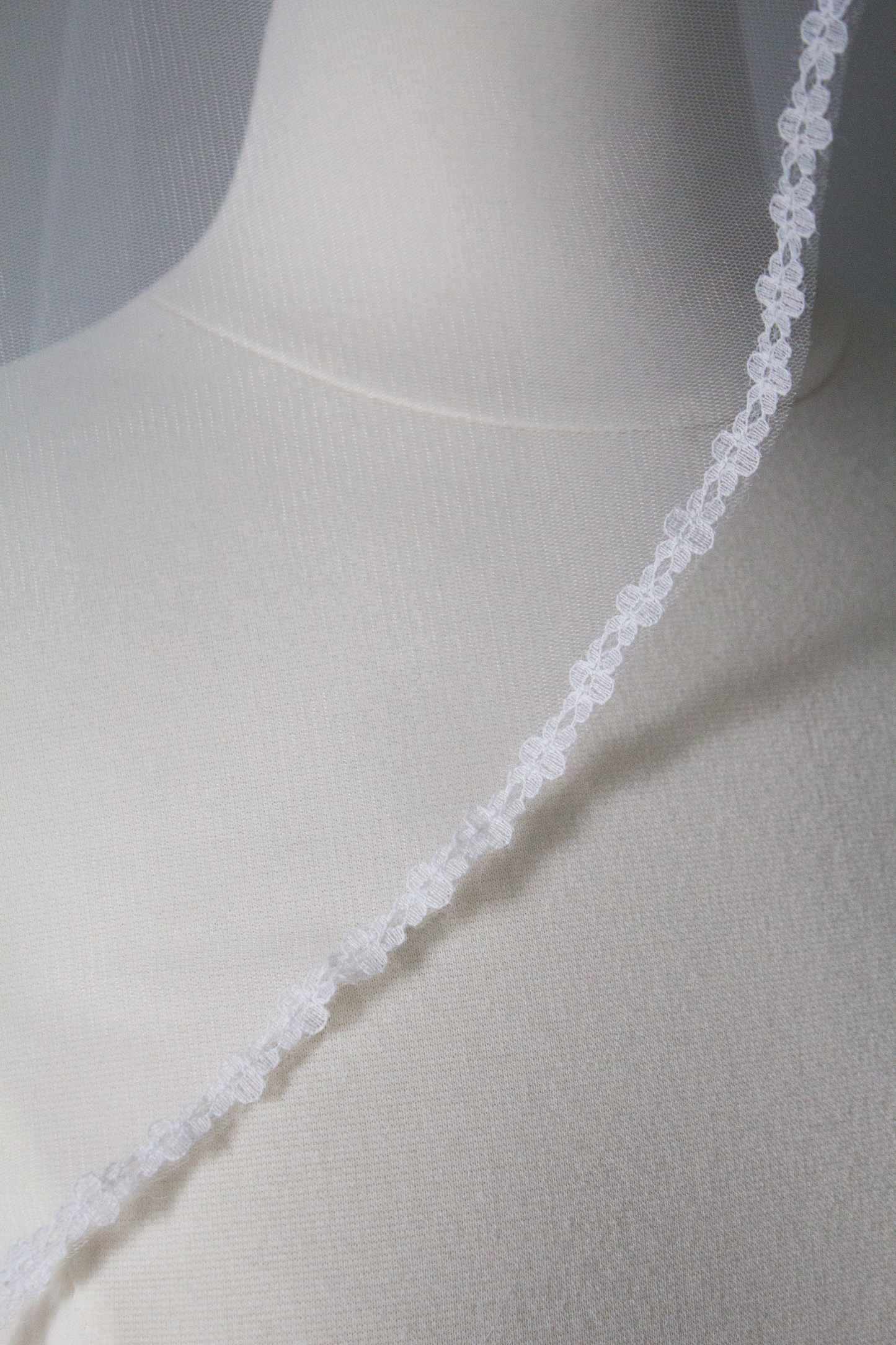 Elbow length floral lace bridal veil