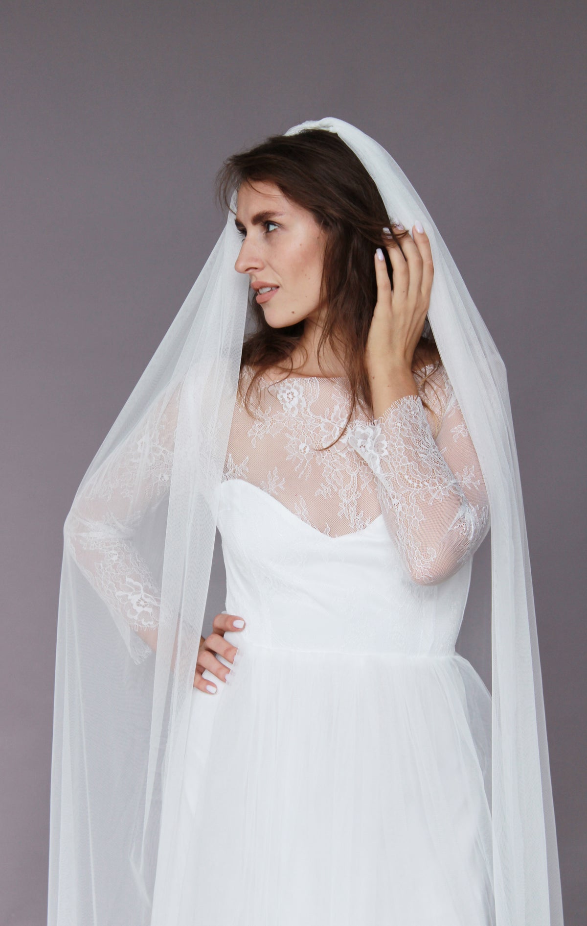 Classic English Net Ivory Veil – Anza Bridal display picture 1