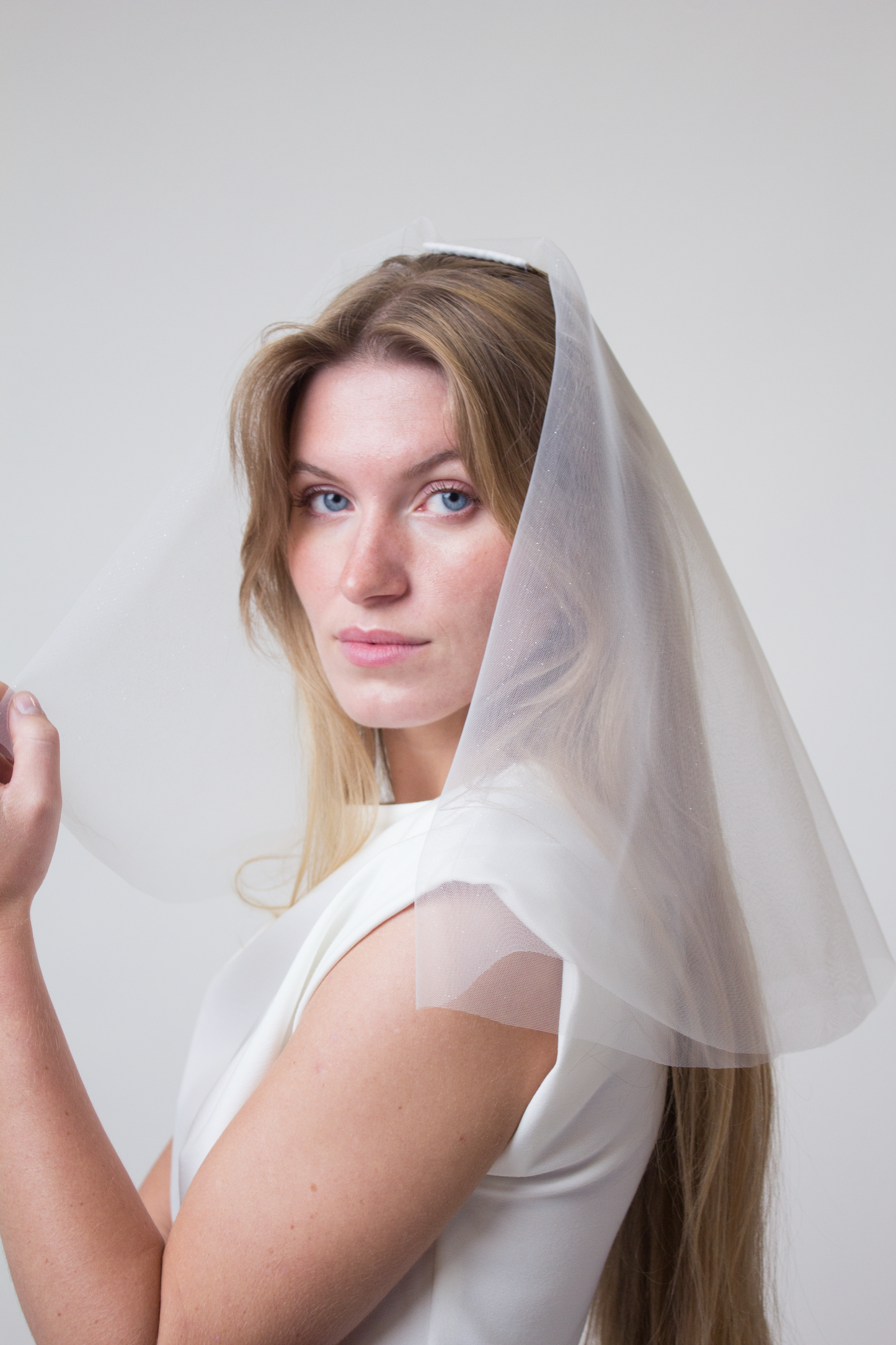 Mini drop glitter veil