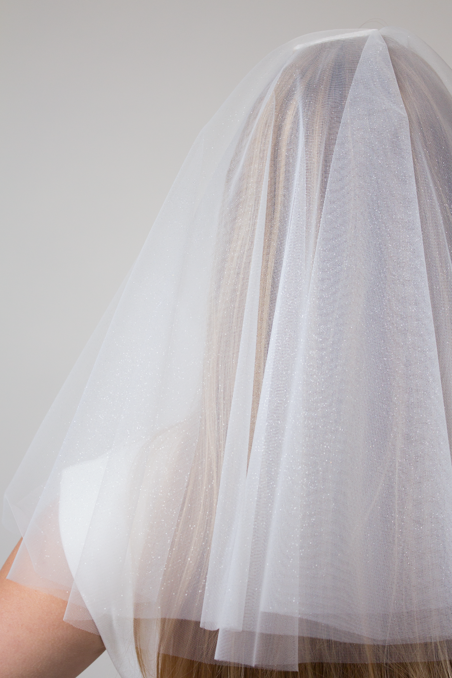 Mini drop glitter veil