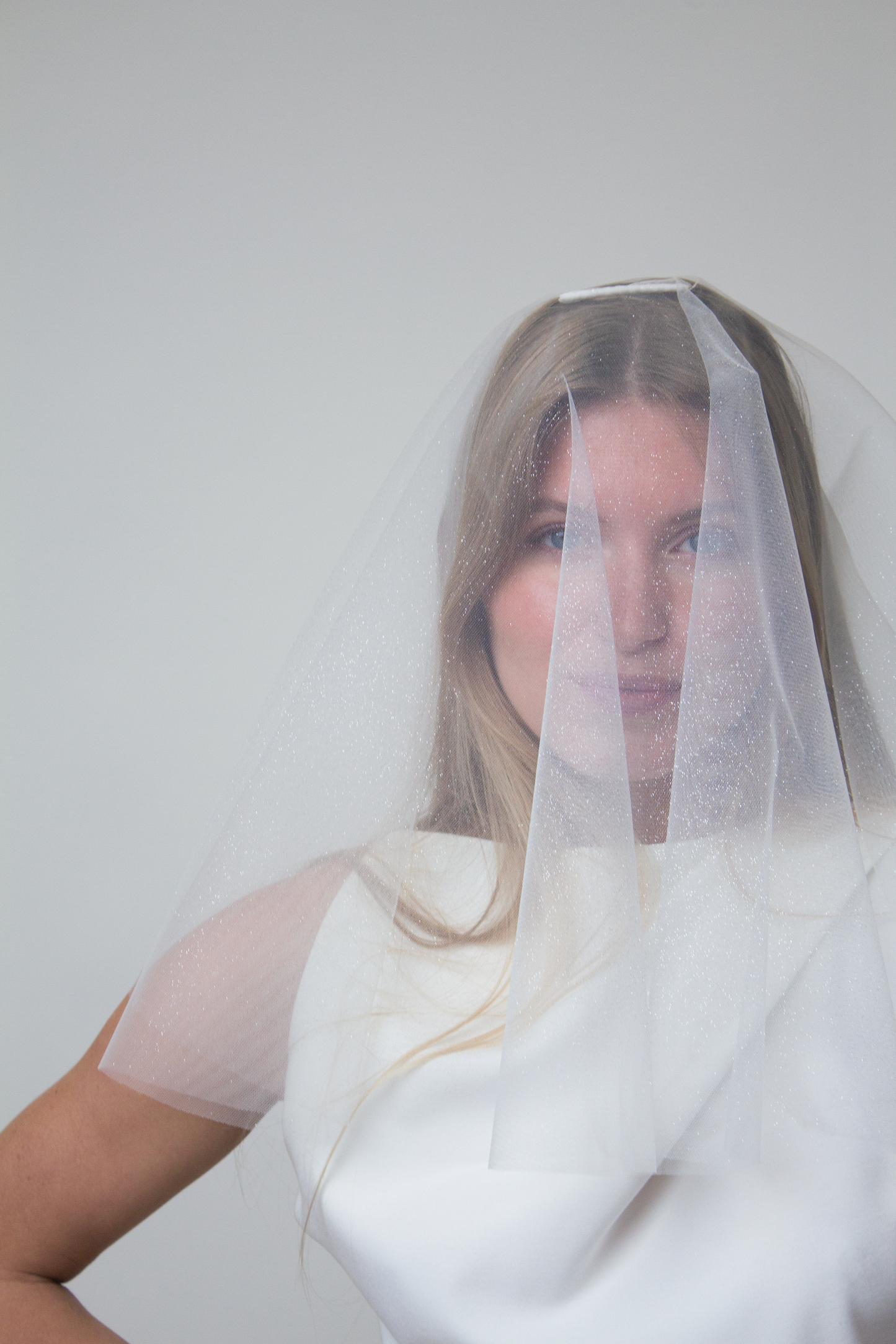 Mini drop glitter veil