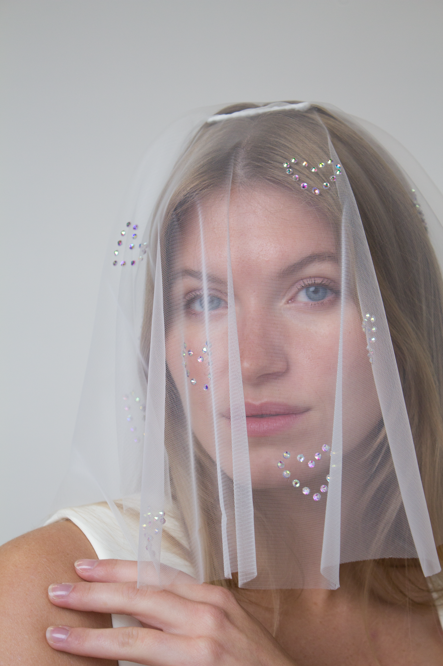 Short drop veil with heart crystals