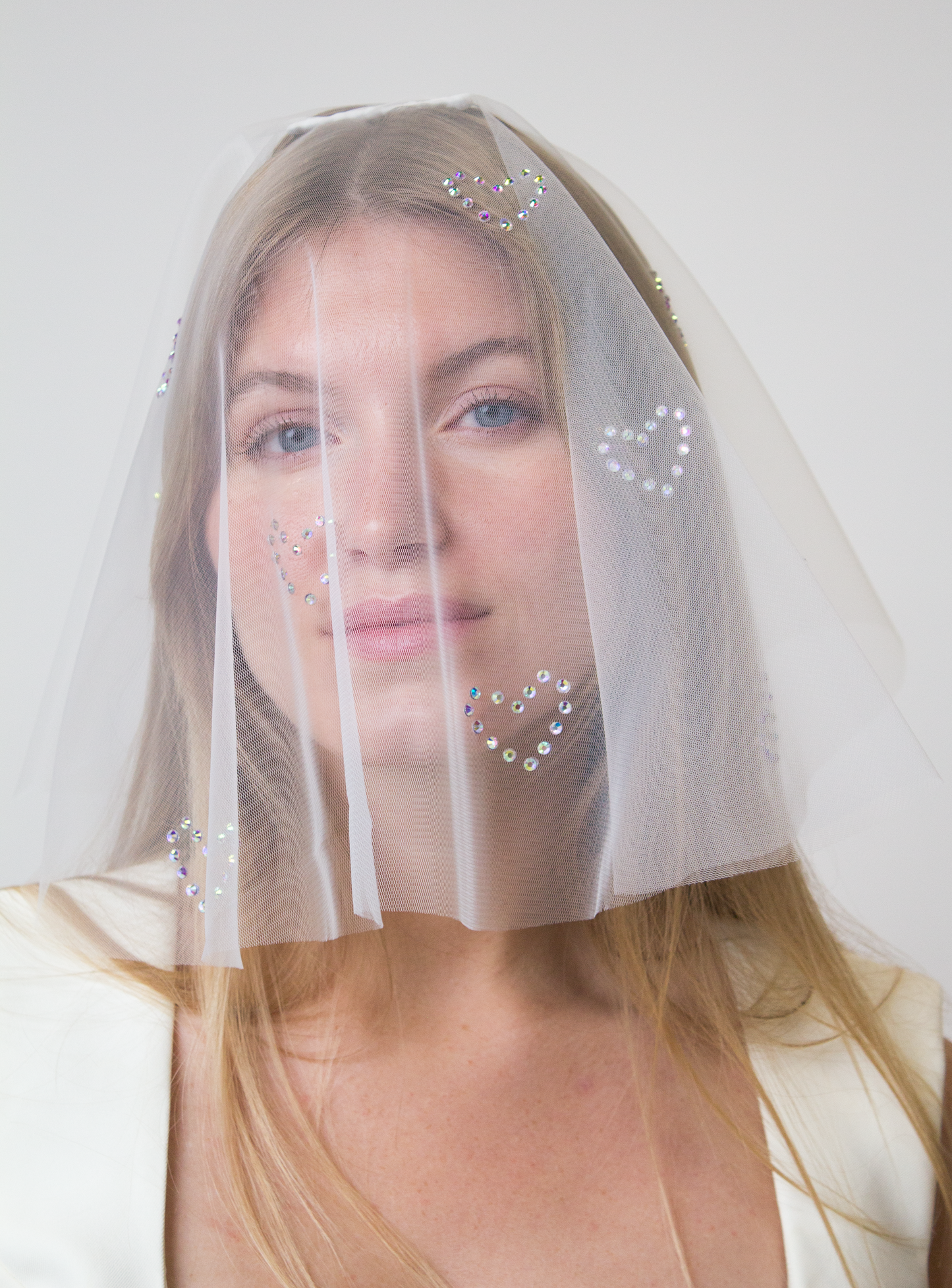 Short drop veil with heart crystals