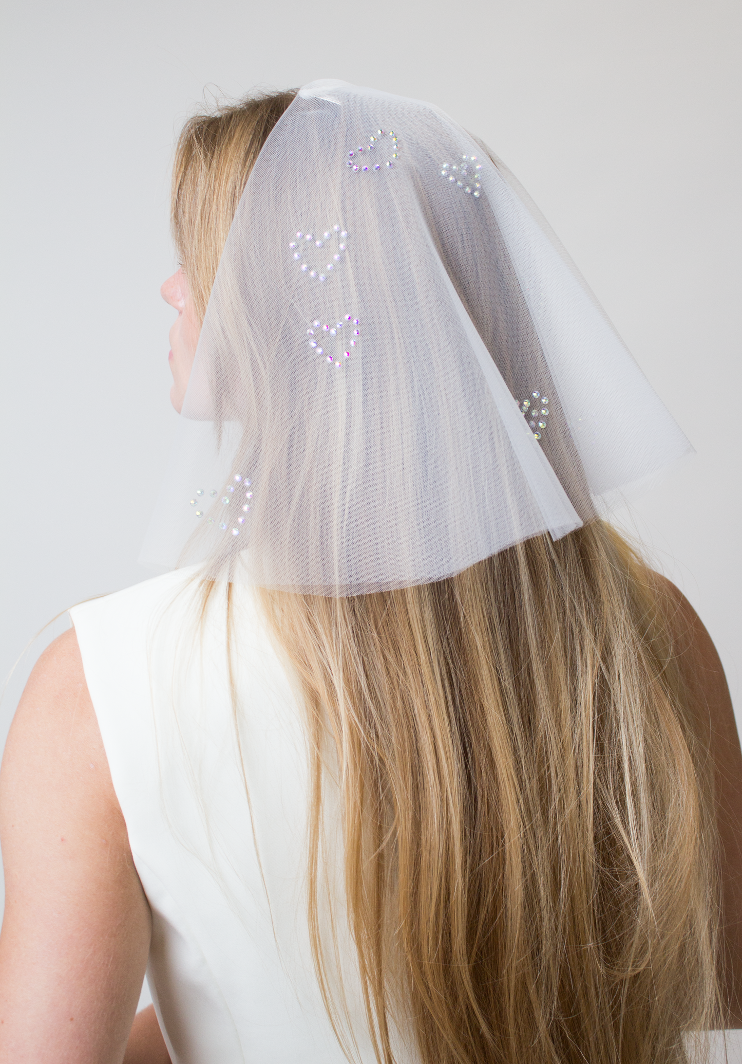 Short drop veil with heart crystals