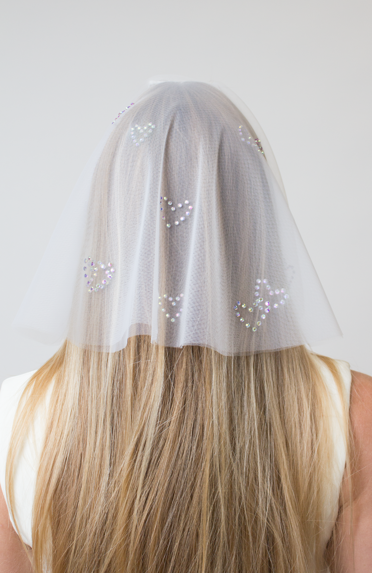 Short drop veil with heart crystals