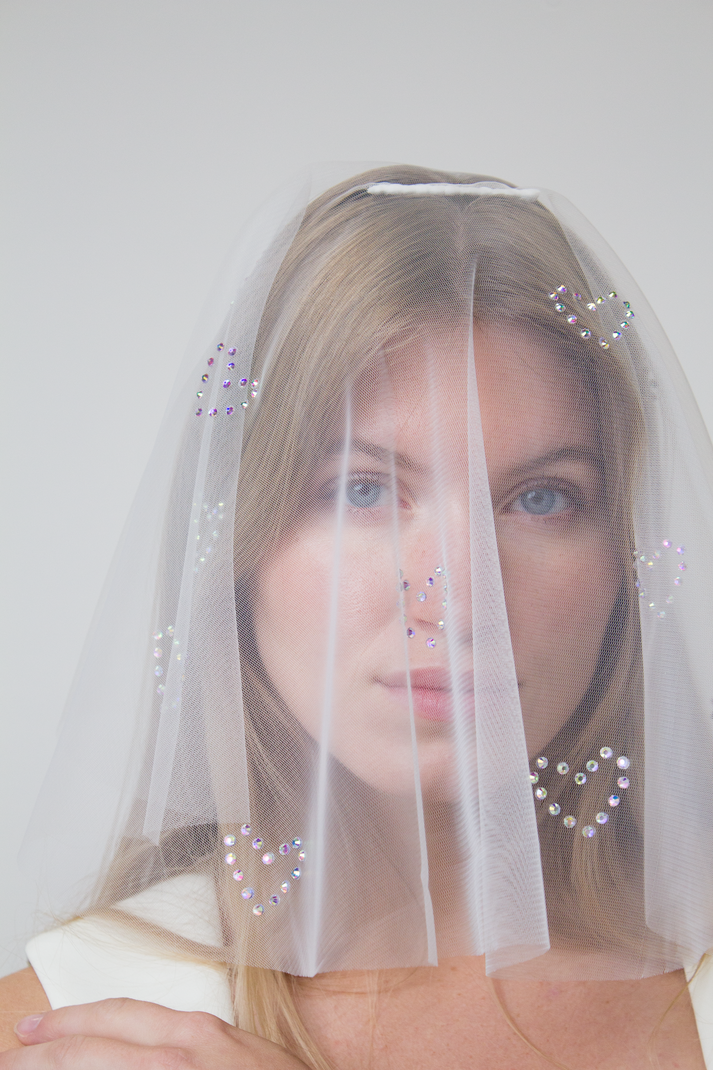 Short drop veil with heart crystals