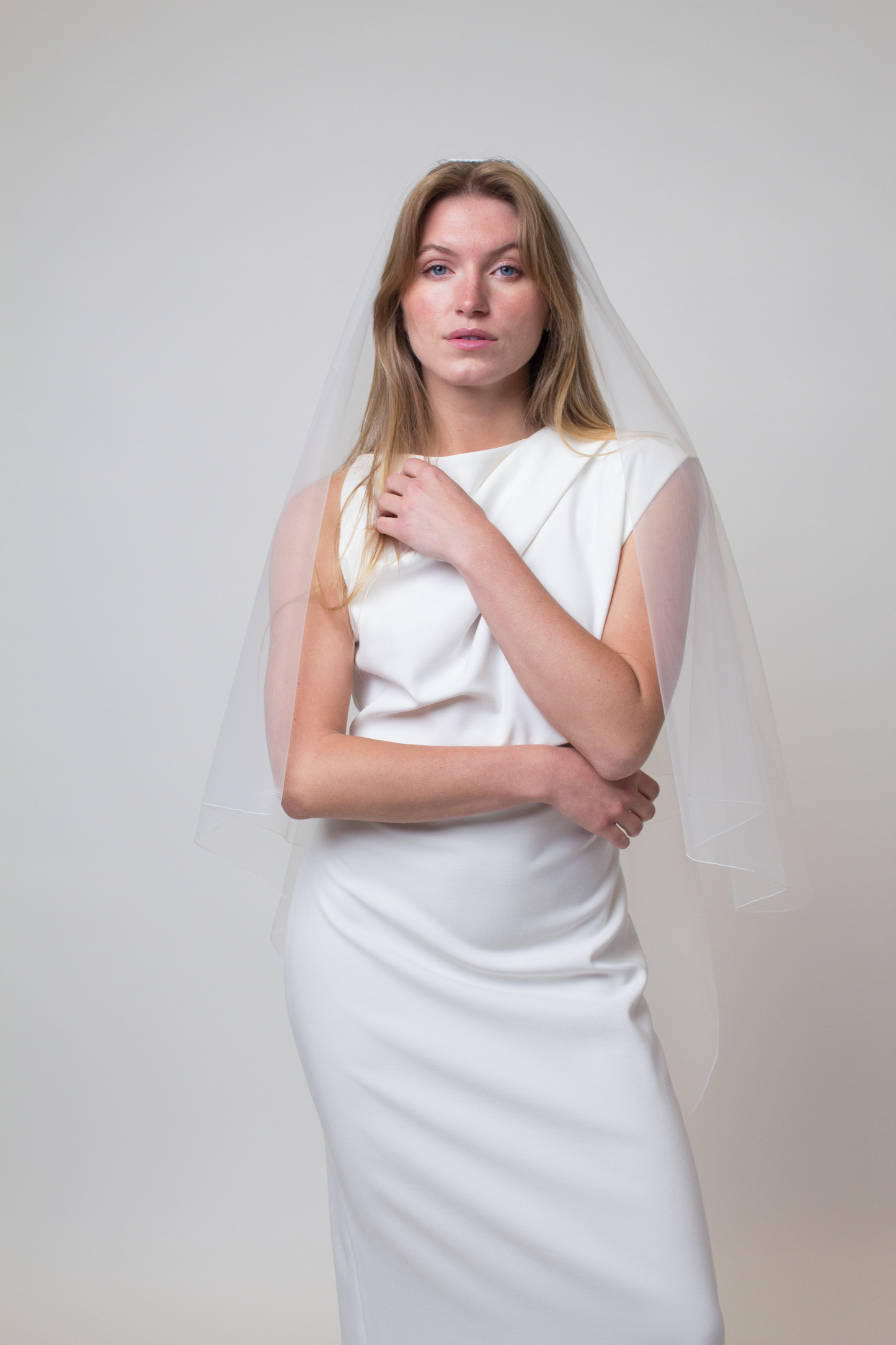 Pencil edge cascade veil