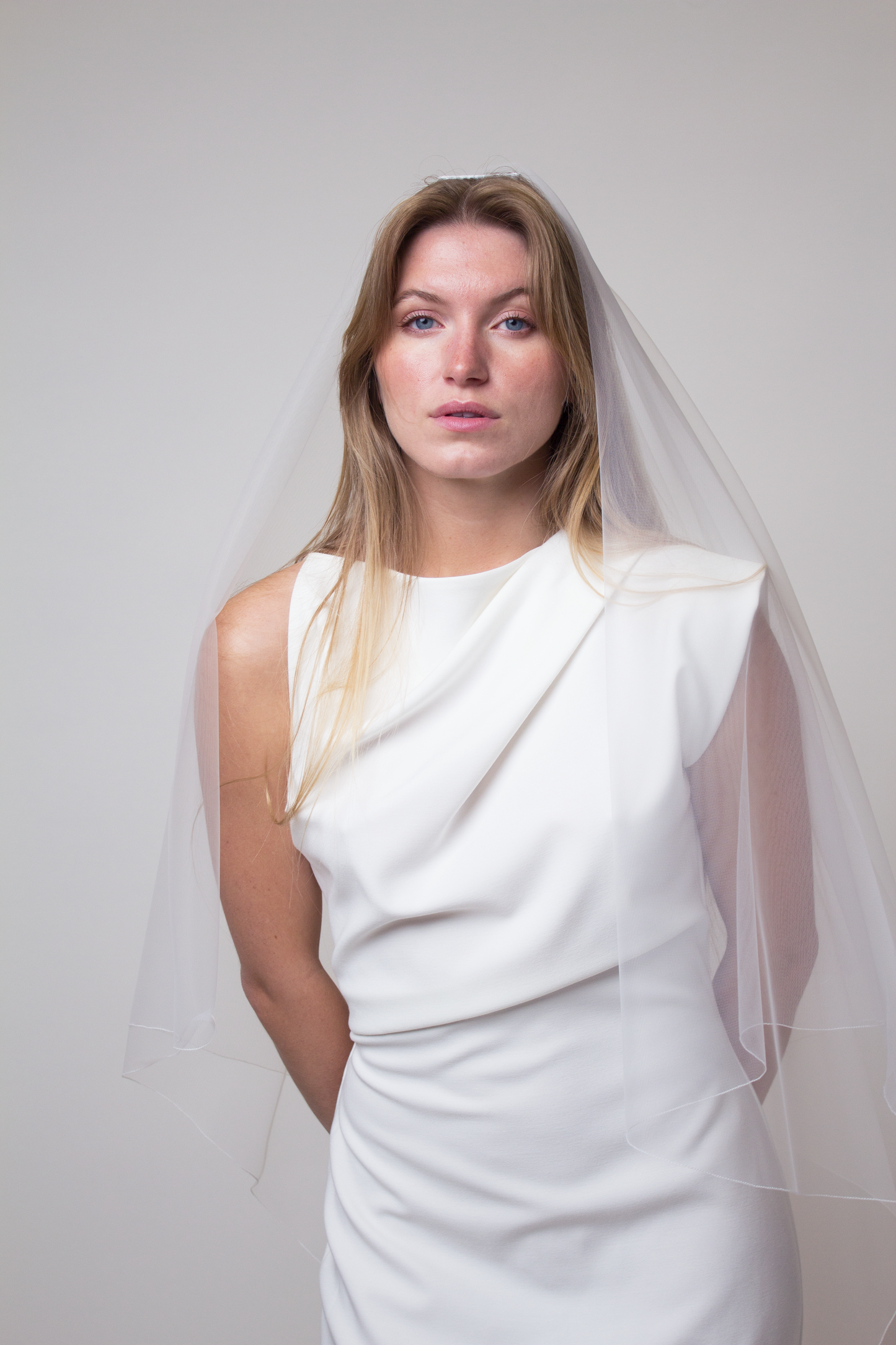Pencil edge cascade veil