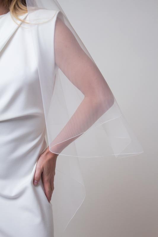 Pencil edge cascade veil