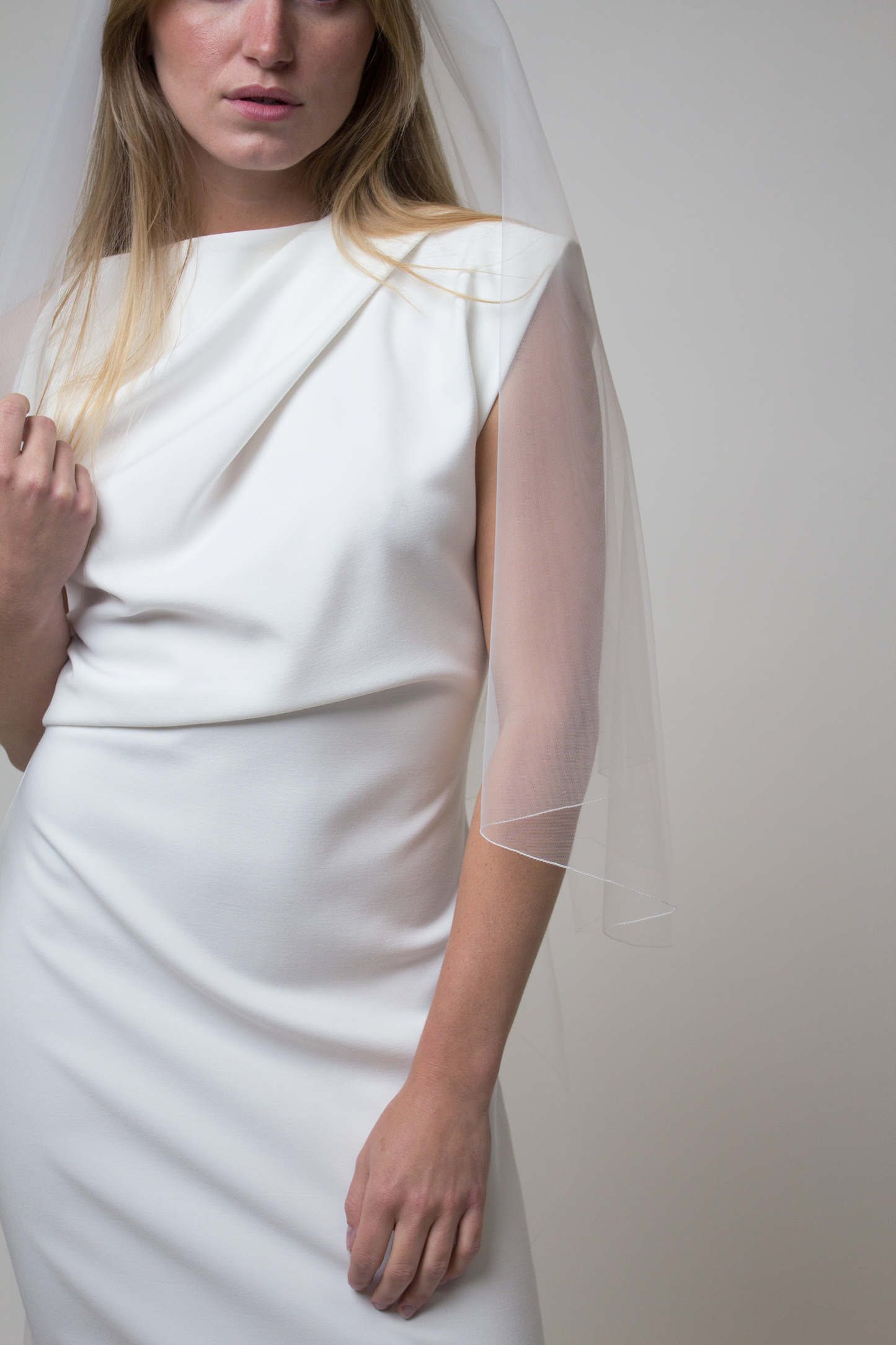 Pencil edge cascade veil