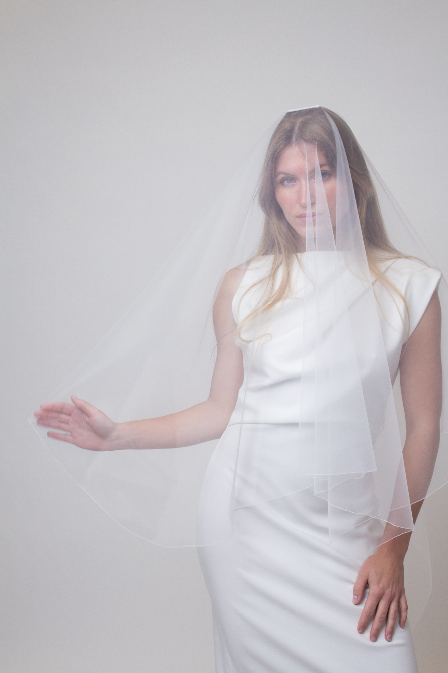 Pencil edge cascade veil