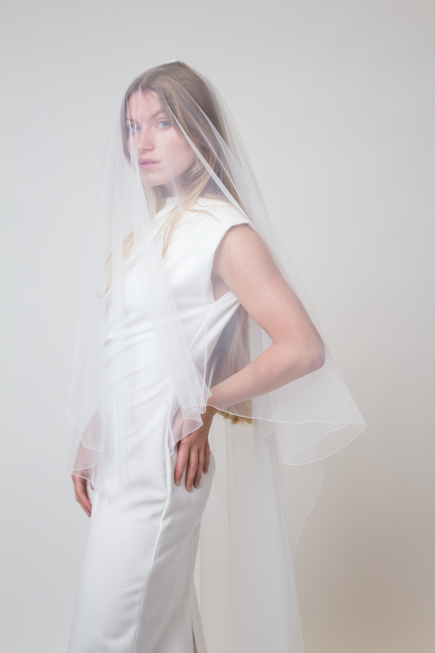 Pencil edge cascade veil