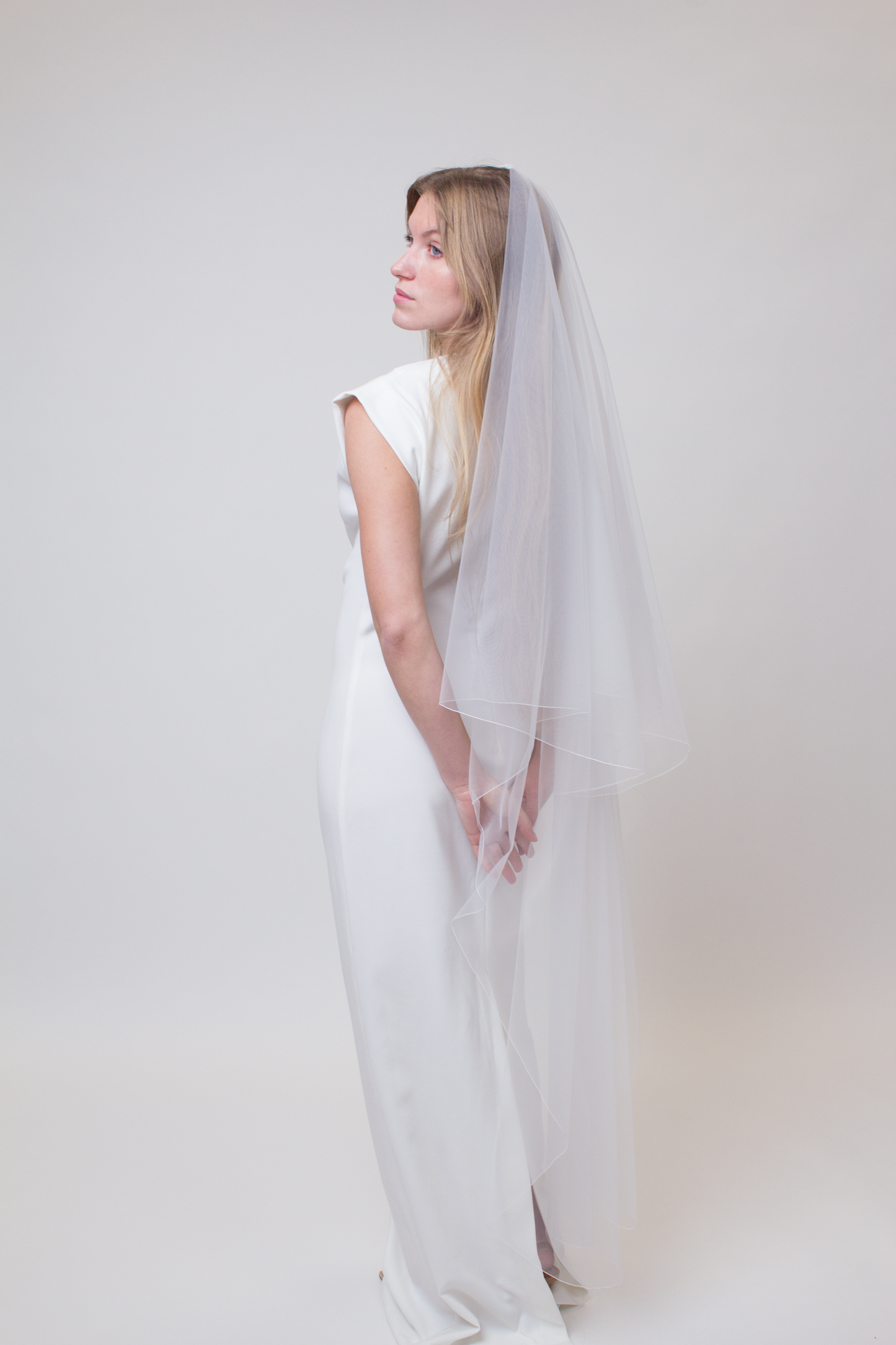 Pencil edge cascade veil