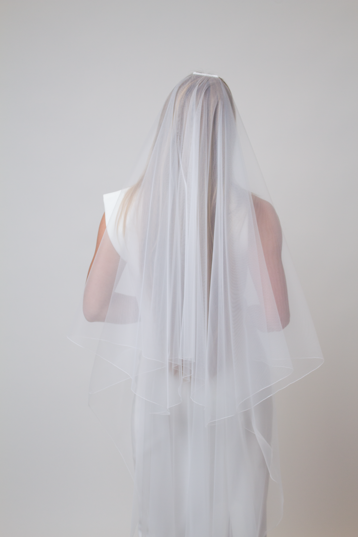 Pencil edge cascade veil