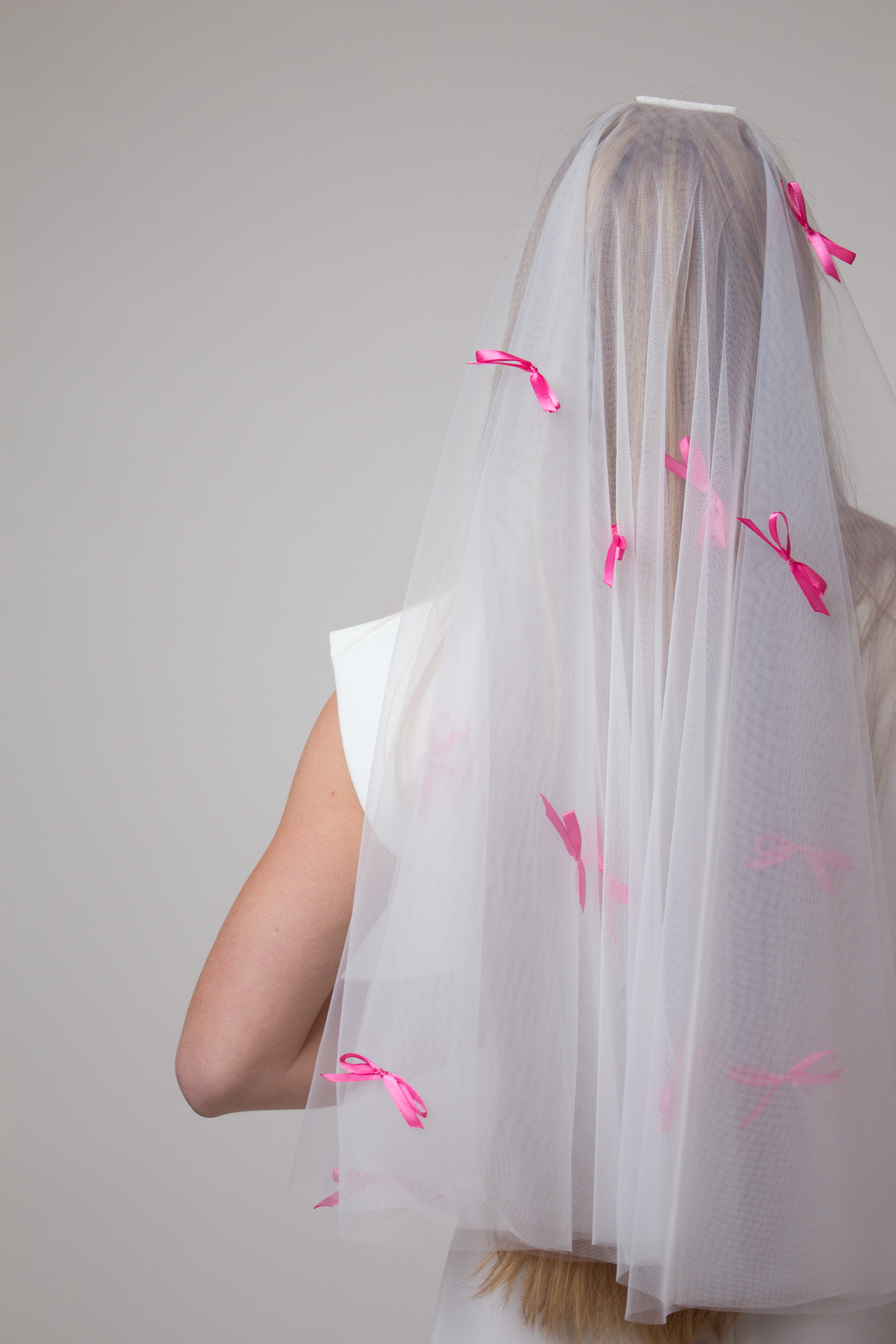 Drop wedding veil with pink bows