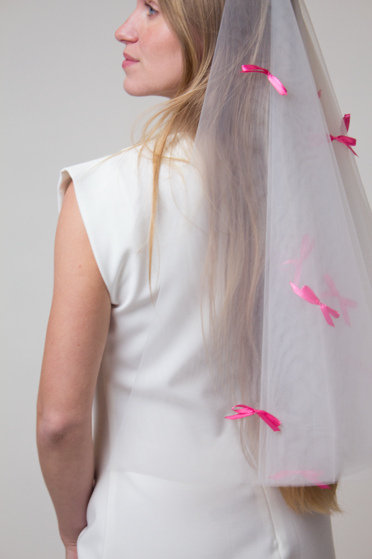Drop wedding veil with pink bows